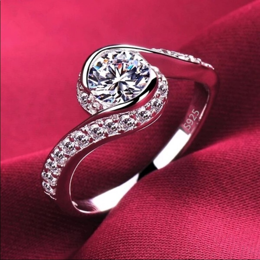 925 STERLING SILVER UNIQUE CUBIC ZIRCON RING - Picture 3 of 4